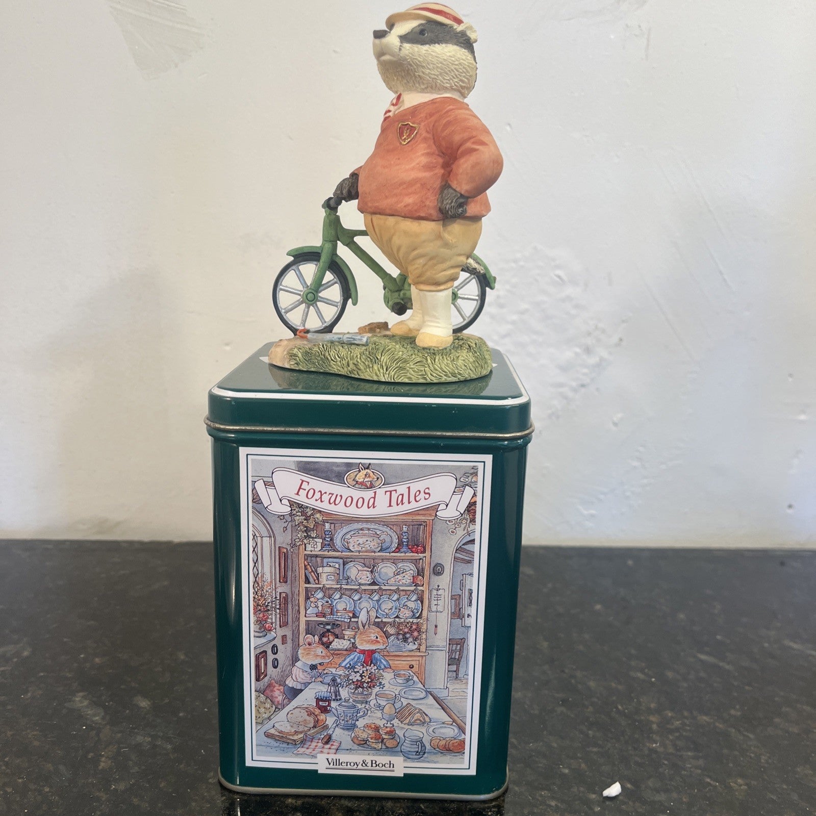 Villeroy Boch Foxwood Tales Mr Grimley Picnic At Foxwood Badger Figurine