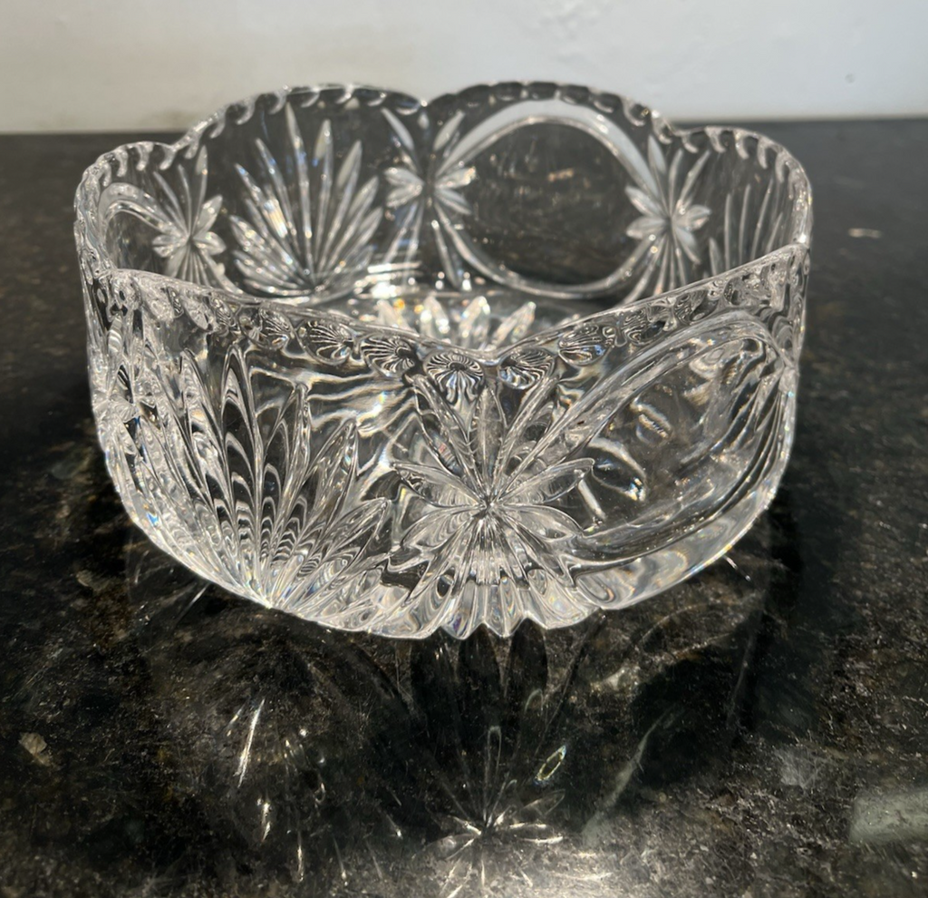 Heavy Cut Crystal Bowl Starburst Fan Scalloped Rim Centrepiece