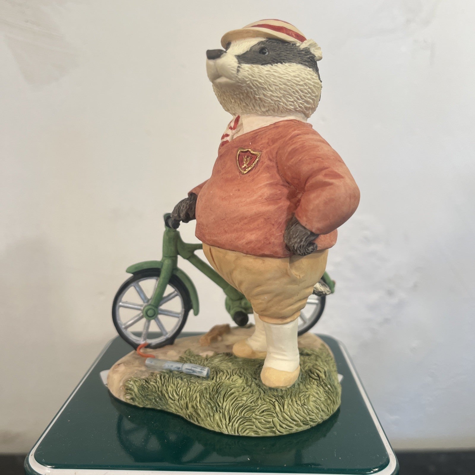 Villeroy Boch Foxwood Tales Mr Grimley Picnic At Foxwood Badger Figurine