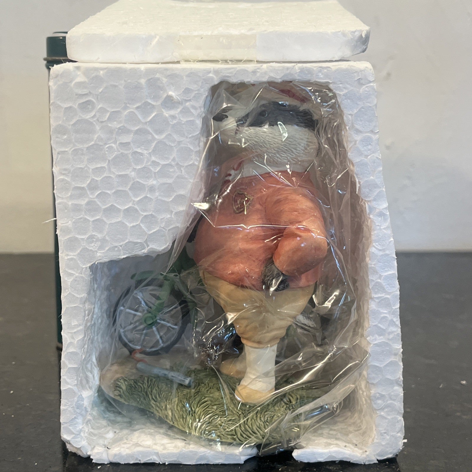 Villeroy Boch Foxwood Tales Mr Grimley Picnic At Foxwood Badger Figurine