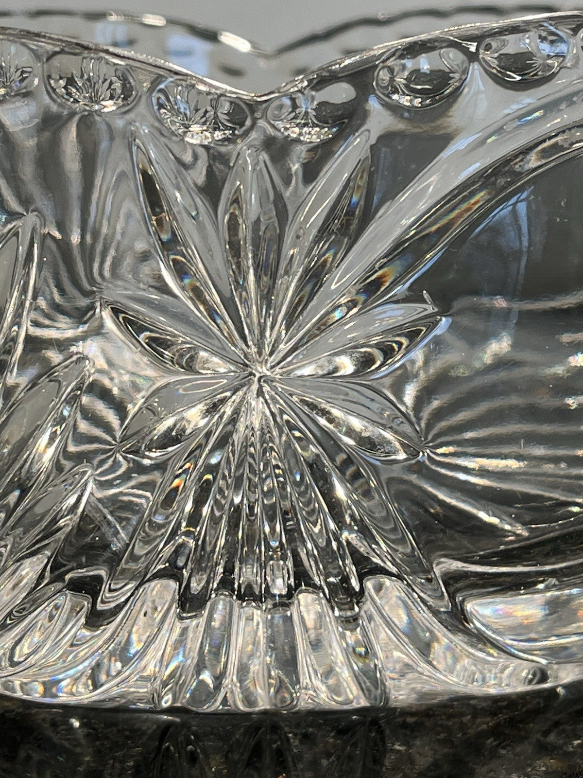 Heavy Cut Crystal Bowl Starburst Fan Scalloped Rim Centrepiece