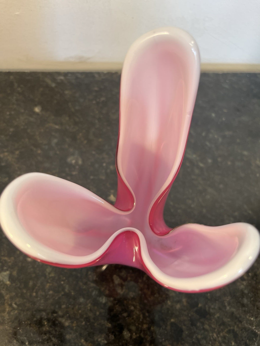 Flygsfors Coquille Vase Paul Kedelv Pink Sommerso Swedish Art Glass MCM