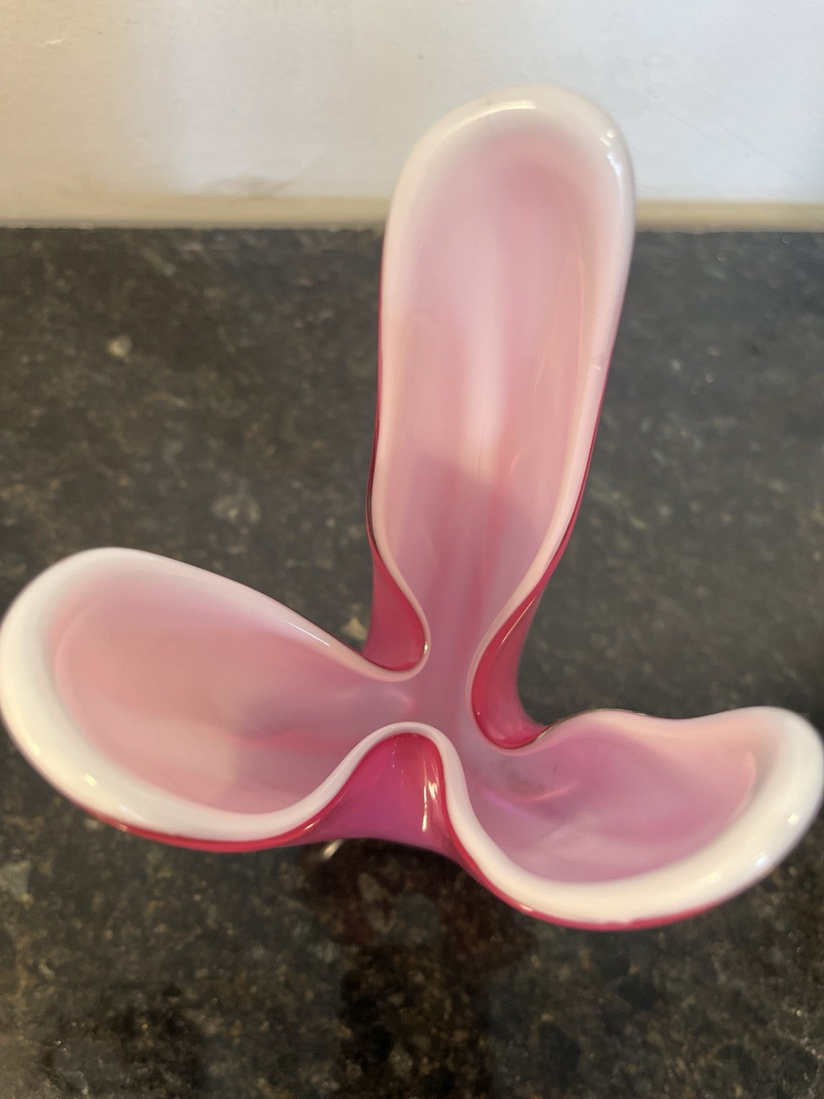 Flygsfors Coquille Vase Paul Kedelv Pink Sommerso Swedish Art Glass MCM