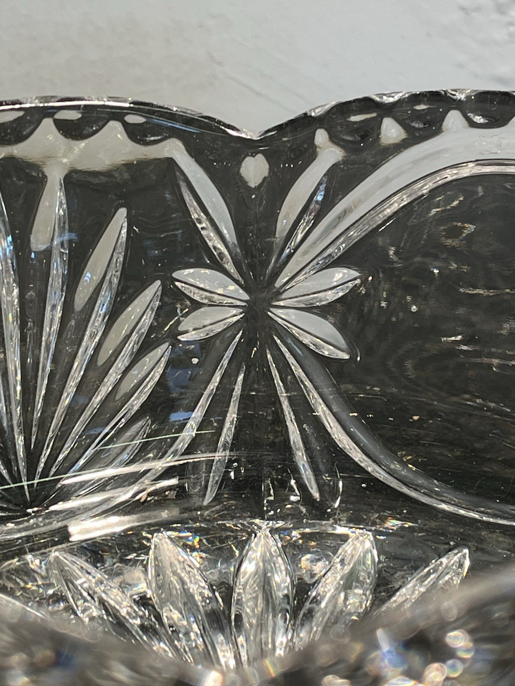 Heavy Cut Crystal Bowl Starburst Fan Scalloped Rim Centrepiece