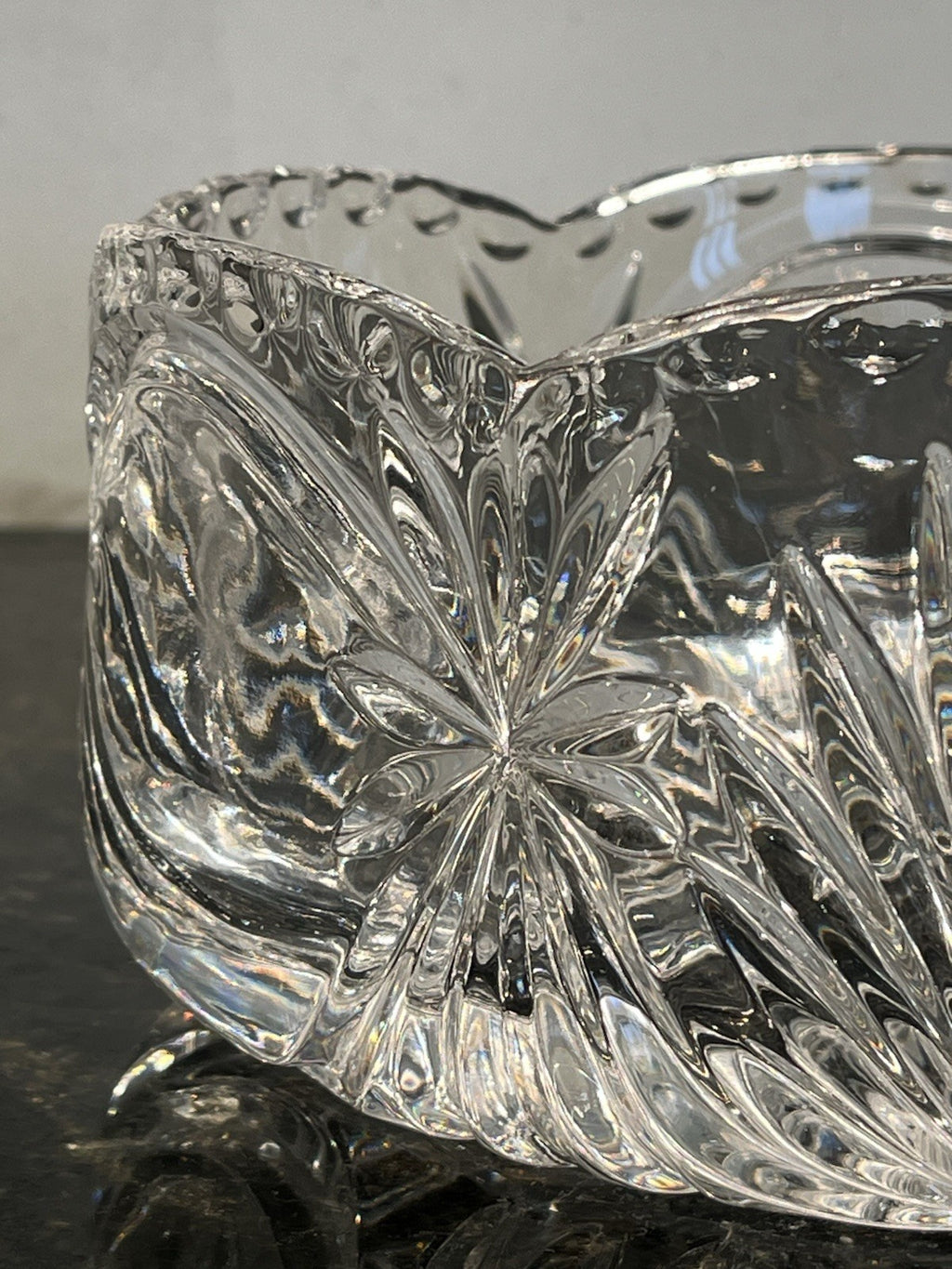 Heavy Cut Crystal Bowl Starburst Fan Scalloped Rim Centrepiece