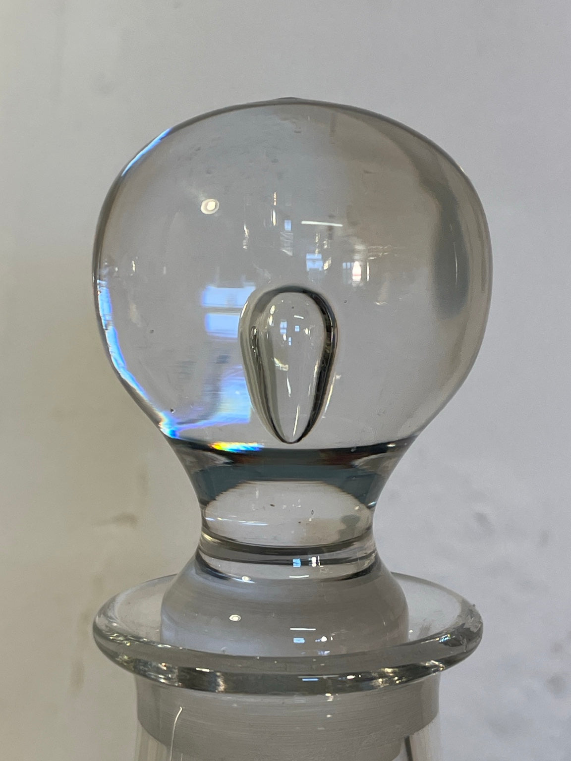 Close-up of second round bubble stopper showing glass details