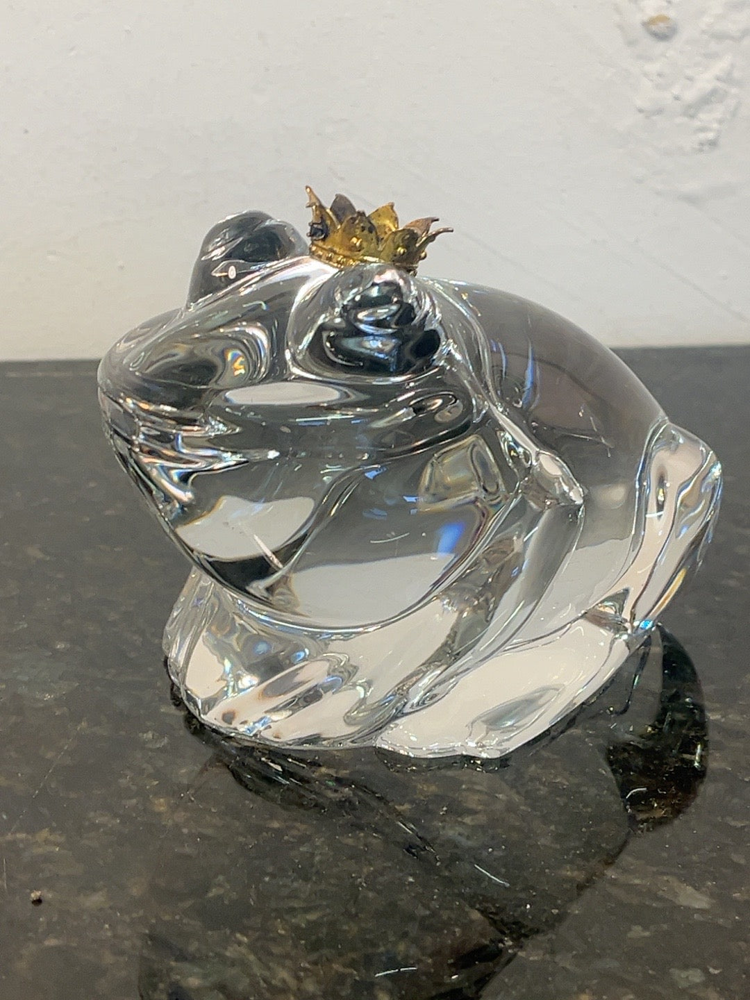 Original FM Marcolin frog paperweight, three quarter view